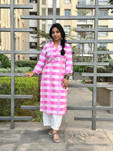 Load image into Gallery viewer, Pink Cotton Checks Printed Kurti For Women