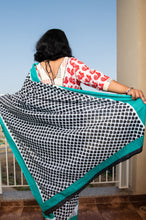Load image into Gallery viewer, Green & Black Printed Half & Half Saree