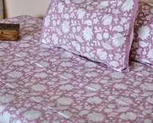 Load image into Gallery viewer, Mauve Floral Jaal Printed Bedsheet
