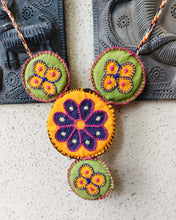 Load image into Gallery viewer, Applique Neckpiece
